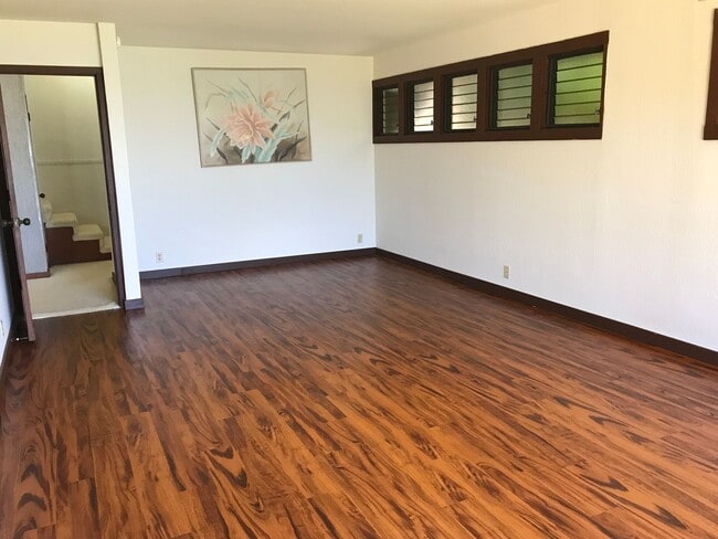 Building Photo - Waialae Iki, large family home 4 bedroom, 4 baths, 2 car garage