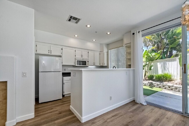 Building Photo - Cozy Condo  Saxony at Encinitas Ranch