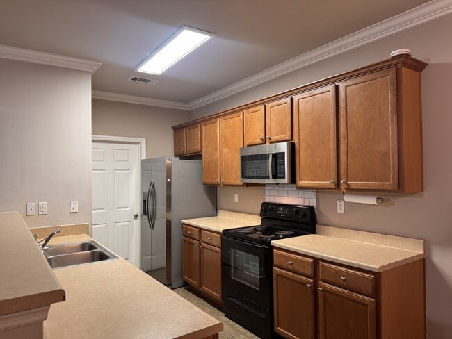 Building Photo - 900 Dean Lee Dr