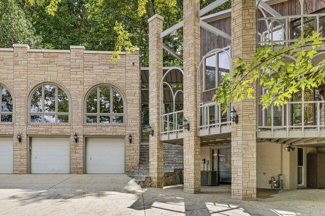 Building Photo - 5729 Stoneway Trail