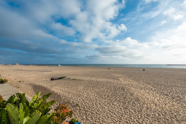 Building Photo - 6307 Ocean Front Walk