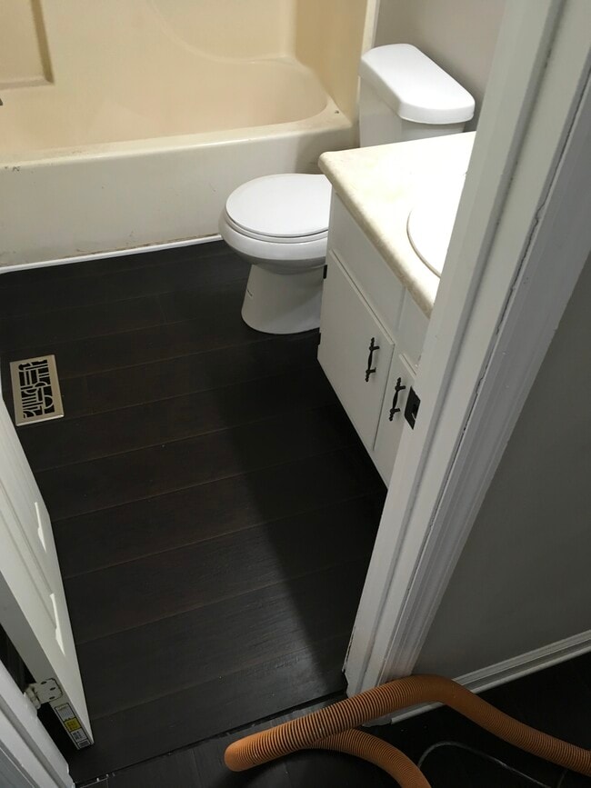 Building Photo - 110 Hillpine