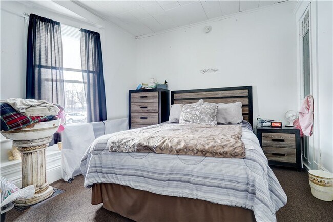 Building Photo - 183 Union St N