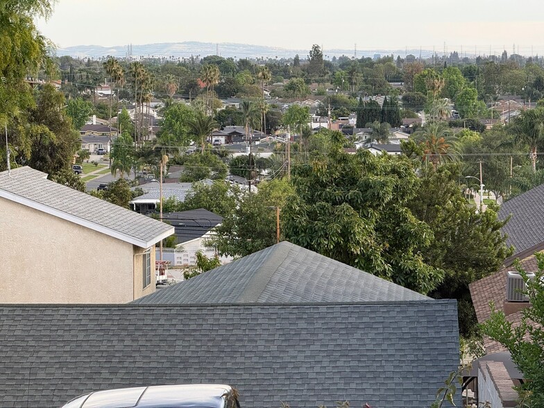 Building Photo - 102 E Buena Vista Ave