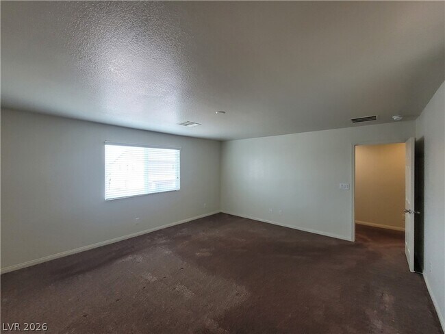 Building Photo - 2409 W Gilmore Ave