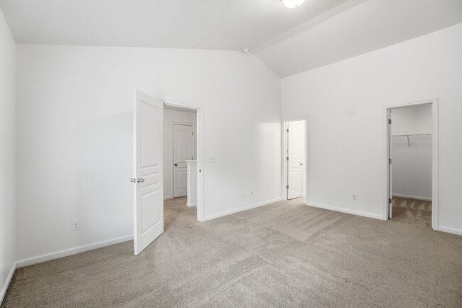 Building Photo - 4-bedroom with Water Front View