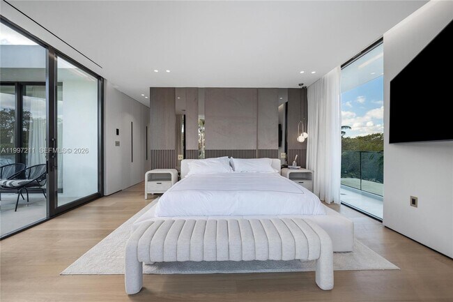 Building Photo - 1045 W 47th Ct