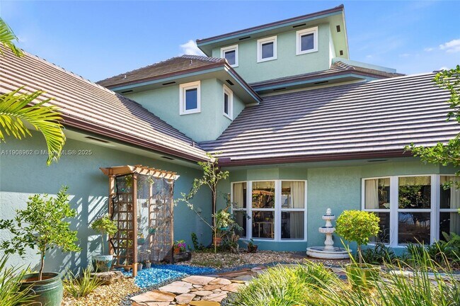 Building Photo - 70 Bay Colony Ln