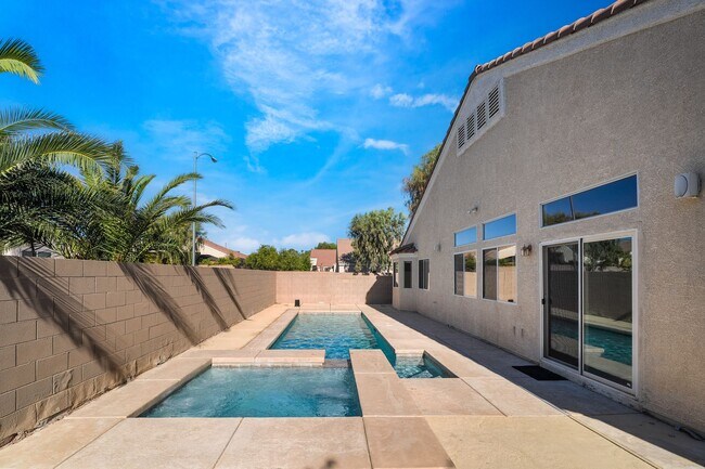 Building Photo - Charming Home with 2 Primary Bedrooms with...