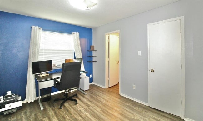 Building Photo - 1804 Elm Shadow Dr