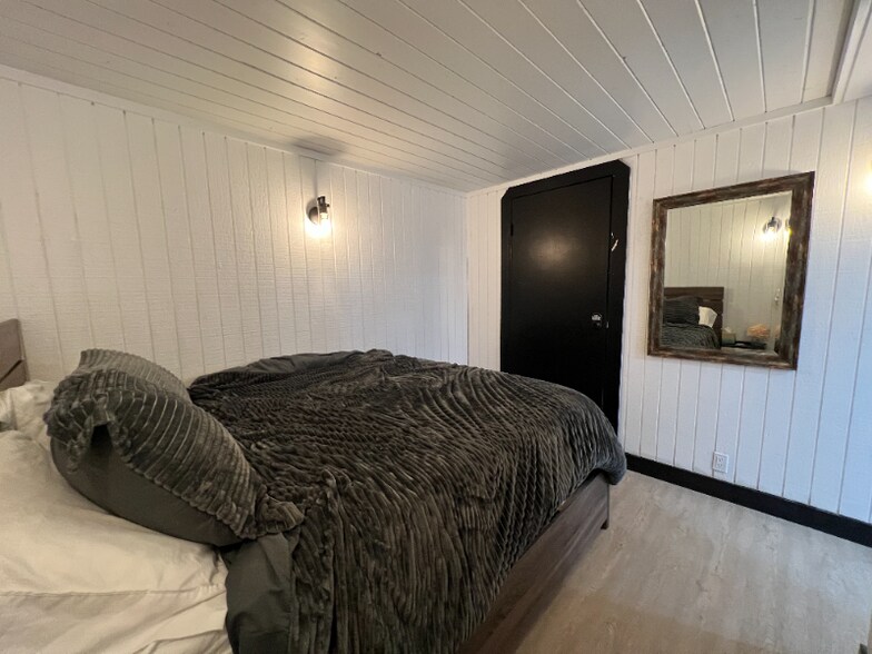 Building Photo - 1960 Willow Dr