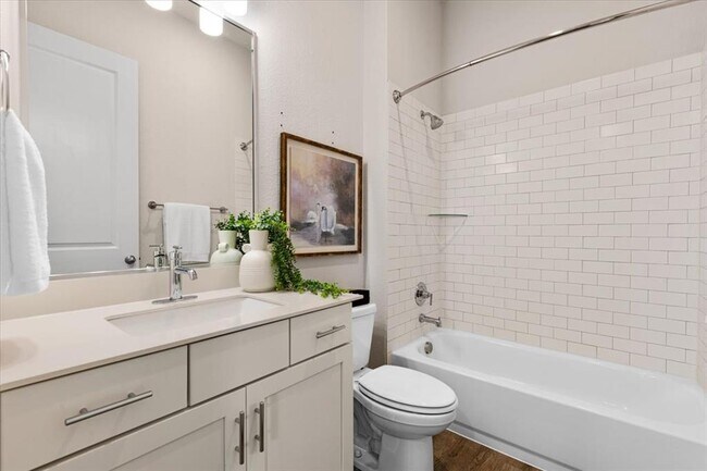 Building Photo - 908 Knowles Dr