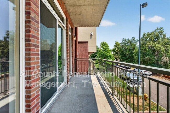 Building Photo - 3201 Shoshone St