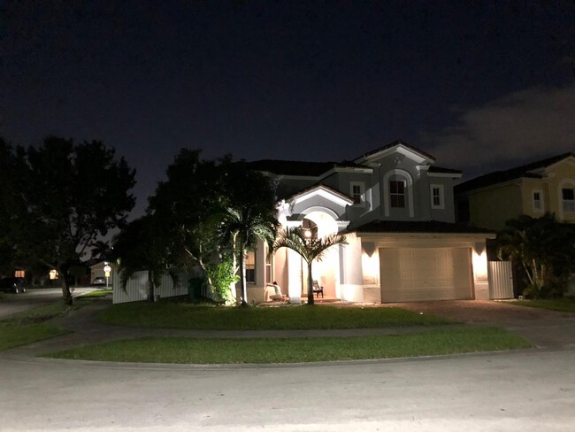 Propiedad en donde se encuentra el espacio en renta - 11047 SW 243rd Ln