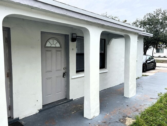 Building Photo - 2226 Cody St