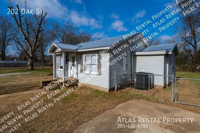 Building Photo - 202 Oak St