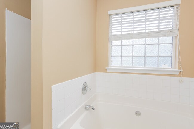 Building Photo - 5002 Serenity Point Ln