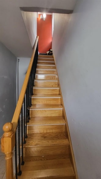 Building Photo - 409 37th St