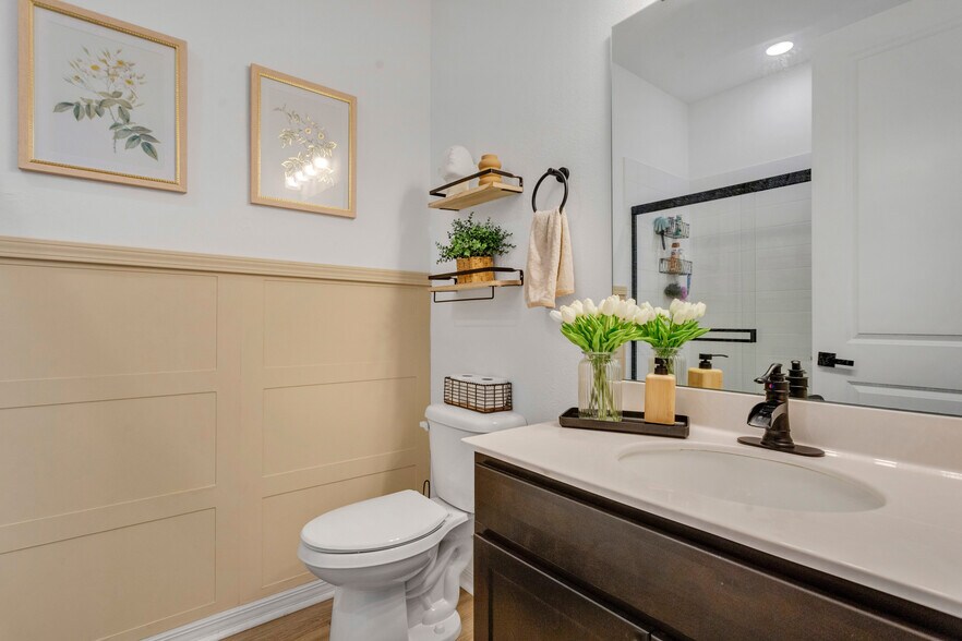 Building Photo - 682 Heritage Square Dr