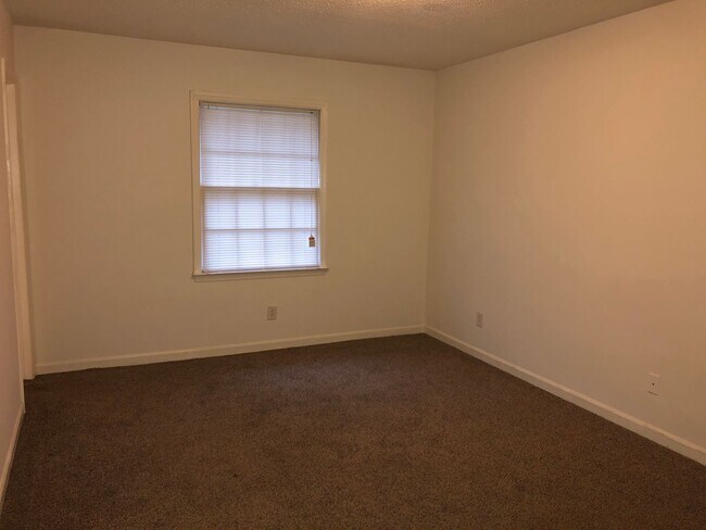 Building Photo - Carriage Hill Apartments