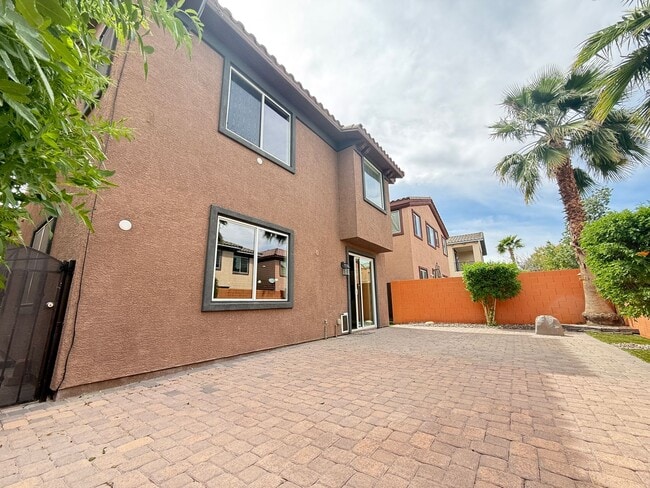 Building Photo - 116 Augusta Course Ave