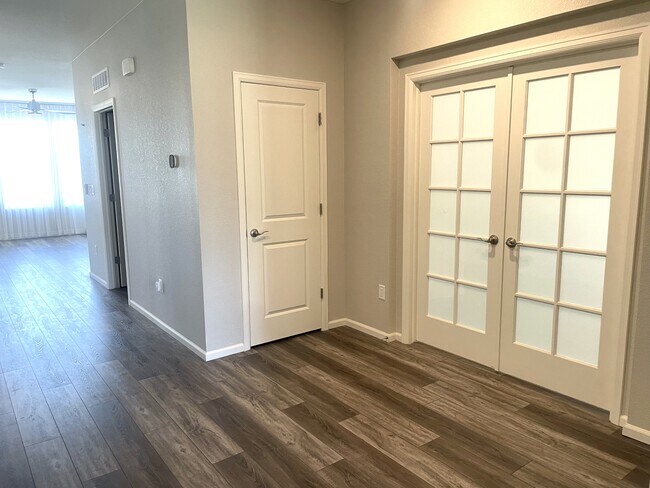 Building Photo - 4420 S Perth Ct