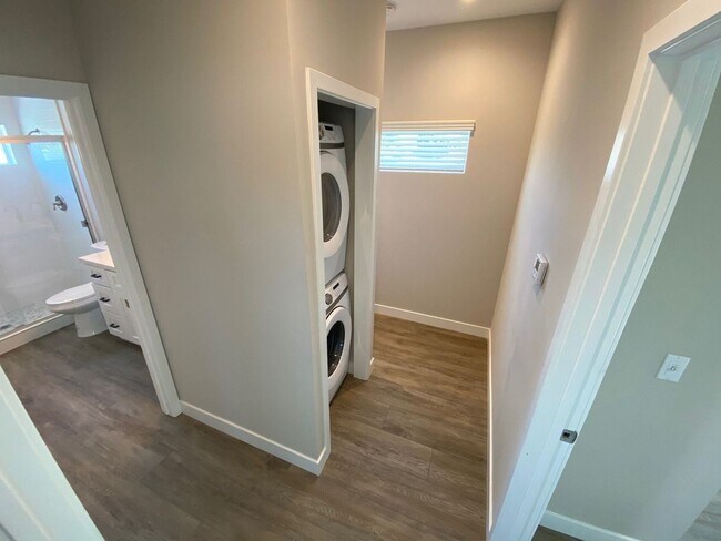 Building Photo - 4BD/2BA with designated yard space!