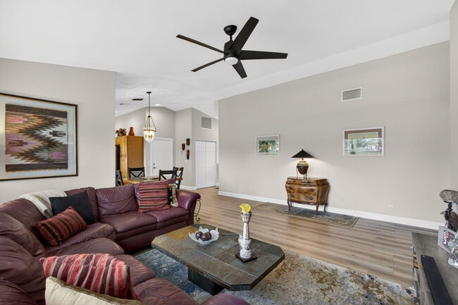 Building Photo - 18221 SE Fairview Cir