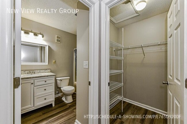 Building Photo - 300 Hoskins Mill Ln