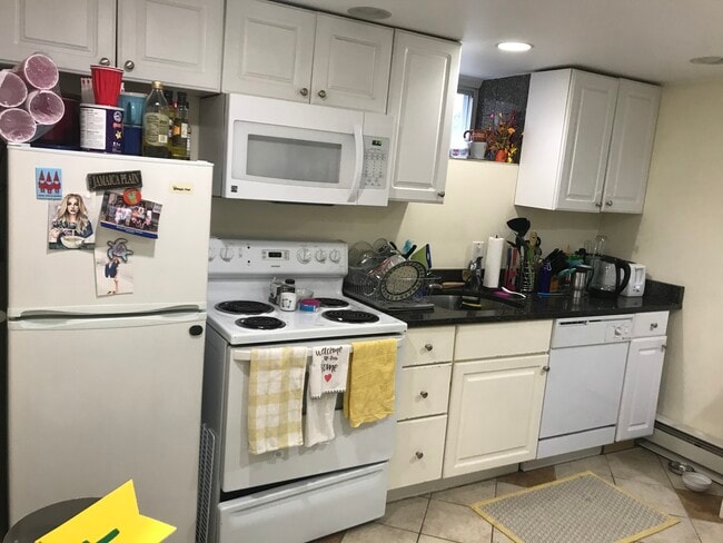 Building Photo - 99 Bynner St