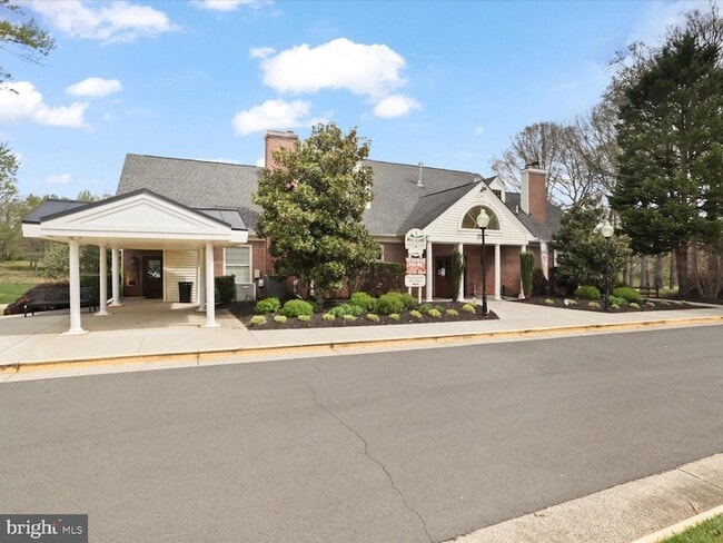Building Photo - 3946 Valley Ridge Dr
