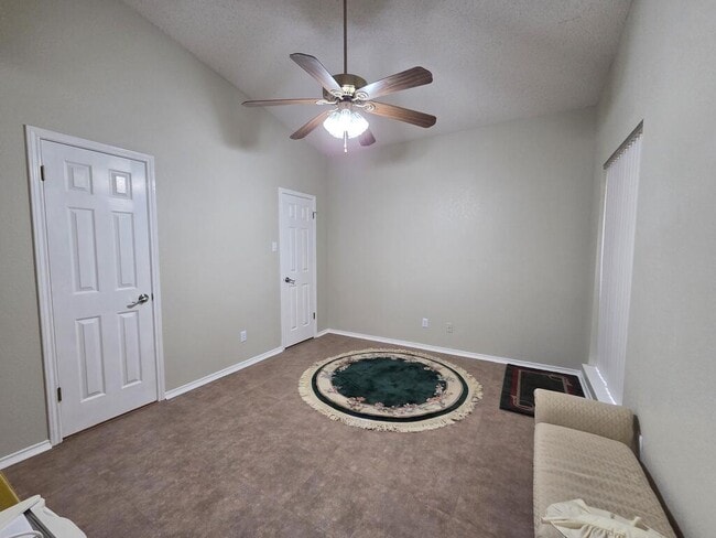 Building Photo - 445 Florian Dr