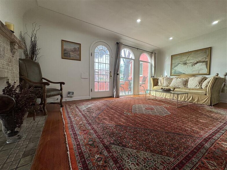 Building Photo - 1056 S Redondo Blvd