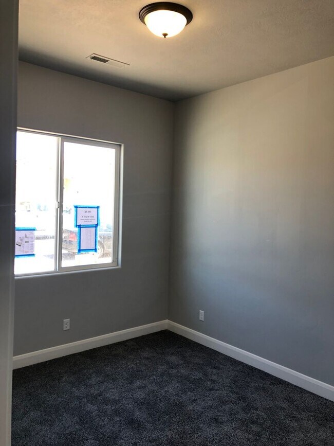 Building Photo - 2557 W 245 N