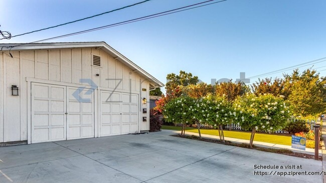 Building Photo - 1339 Camellia Dr