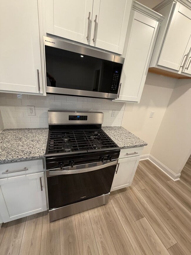 Building Photo - Mebane / Townhouse