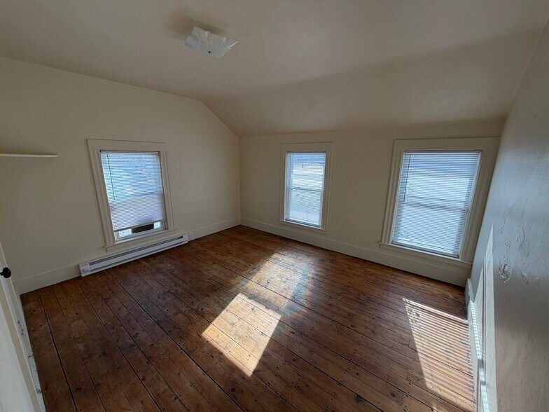 Building Photo - 127 Church Ave