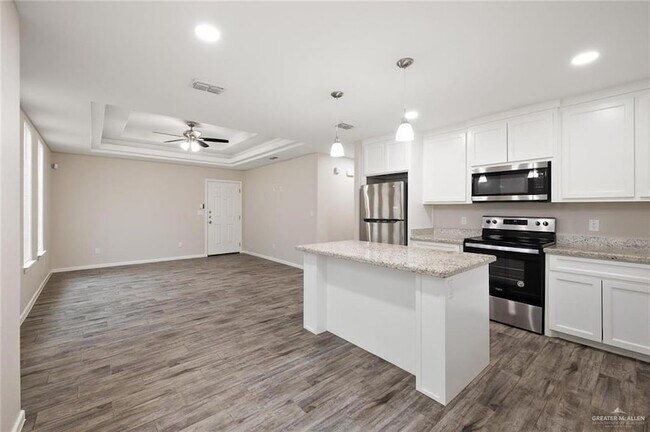 Building Photo - 1409 Alta Vista Dr