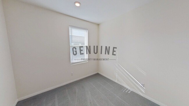 Building Photo - Beautiful Tri-Level 3Bd 2.5Ba Townhome in ...