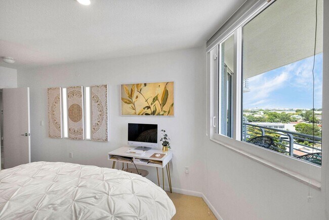 Building Photo - 1551 N Flagler Dr