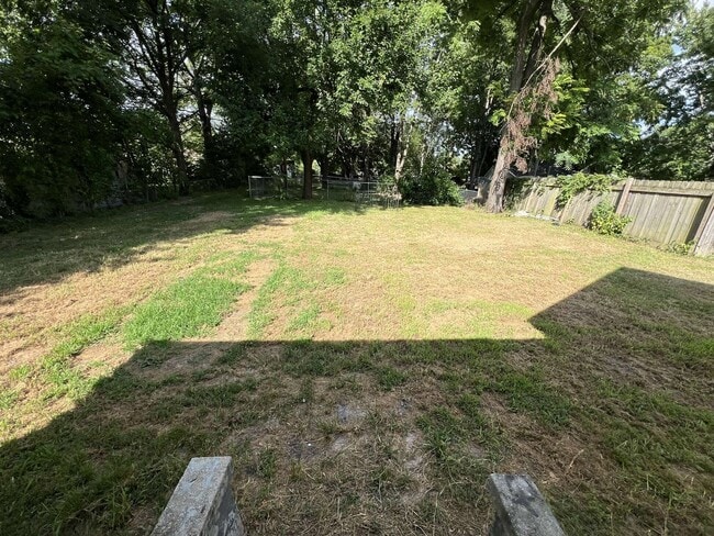 Building Photo - 2 Bed | 1 Bath | Spacious Backyard