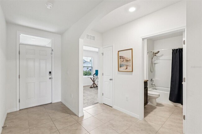 Building Photo - 15825 Mauvewood Ave