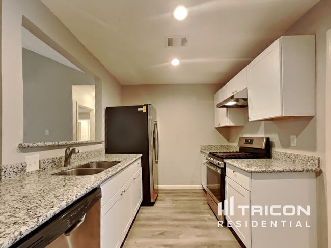 Building Photo - 3434 Deer Valley Dr