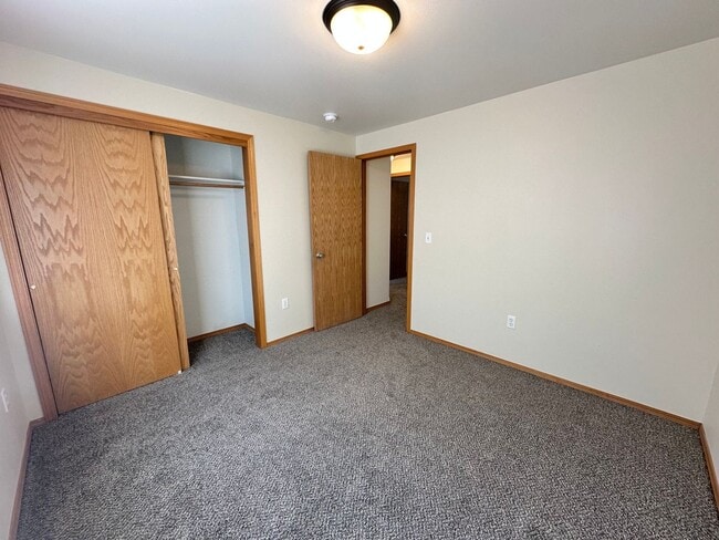 Building Photo - 4 Bedroom 3 Bathroom Home with Attached Garage, AC, and 2 Separate Living Areas!