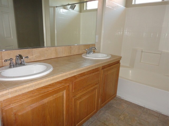 Building Photo - 6473 Karlsen Ct