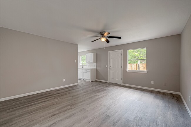 Building Photo - 8619 Valley Meadow Dr
