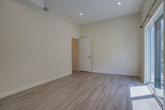 Building Photo - 4636 Lomita St