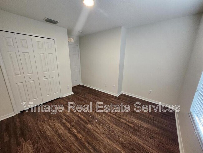 Building Photo - 9333 Stone River Pl