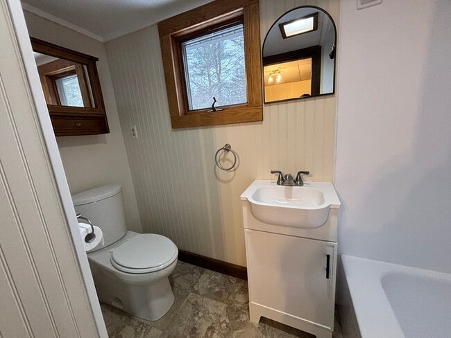 Building Photo - 4 Braemore Rd