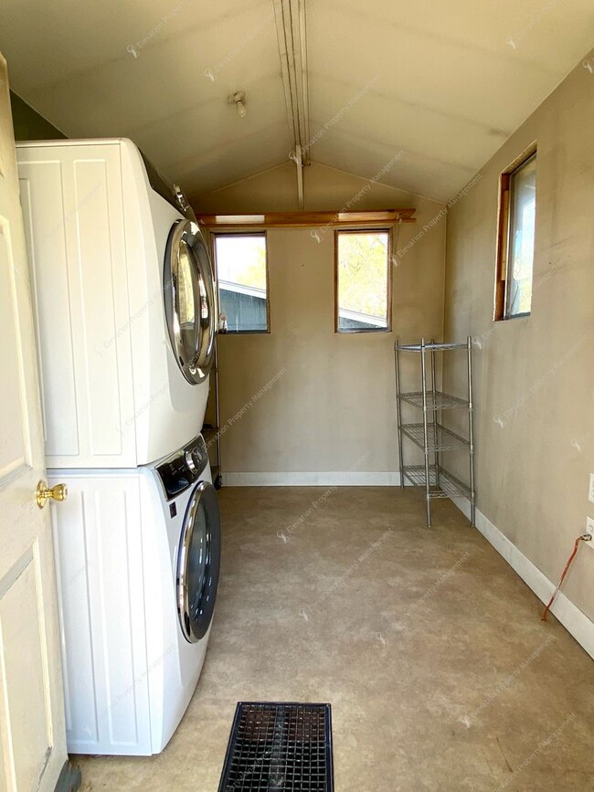 Building Photo - Unfurnished - Charming 3-Bedroom Home in D...